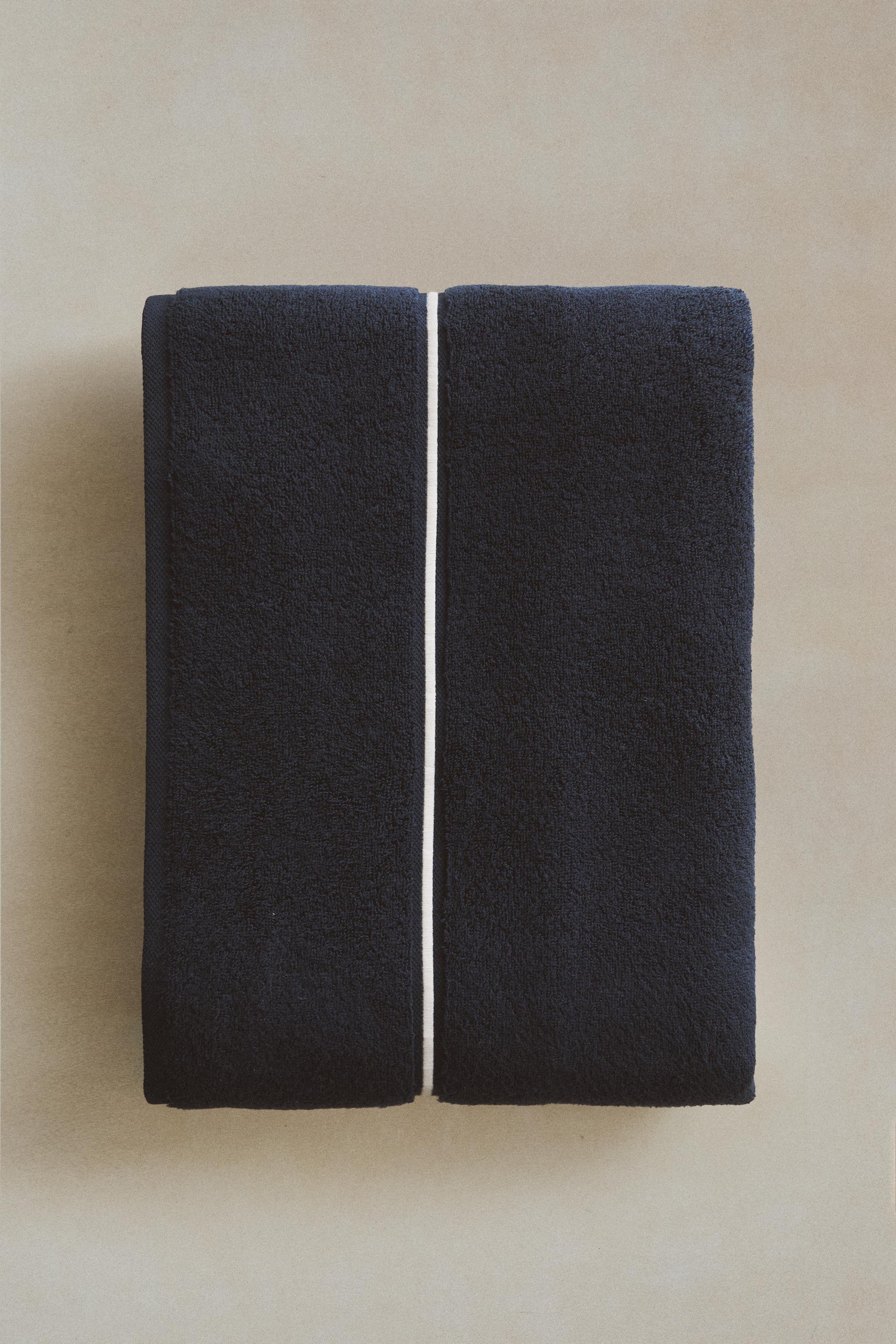 BATH TOWEL WITH EMBROIDERED SCALLOP